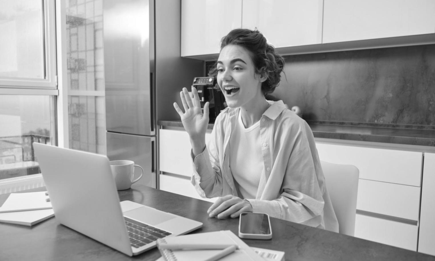 Teammitglied arbeitet an Finanzanalyse